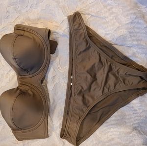 Tommy Bahama Two Piece Bikini 34c top and small bottoms